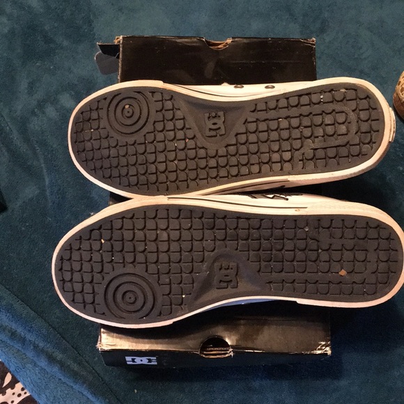 Too small - Picture 2 of 5